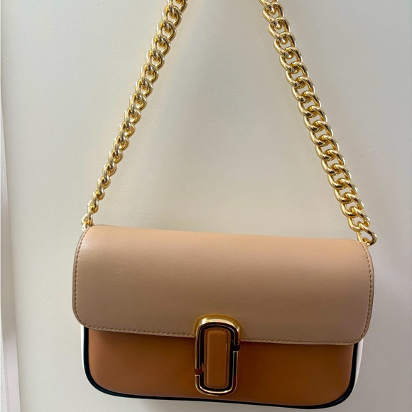 Marc Jacobs Handbags - Authentic Marc Jacobs Crossbody Bag – Optional Crossbody Strap Included 🤍🤎